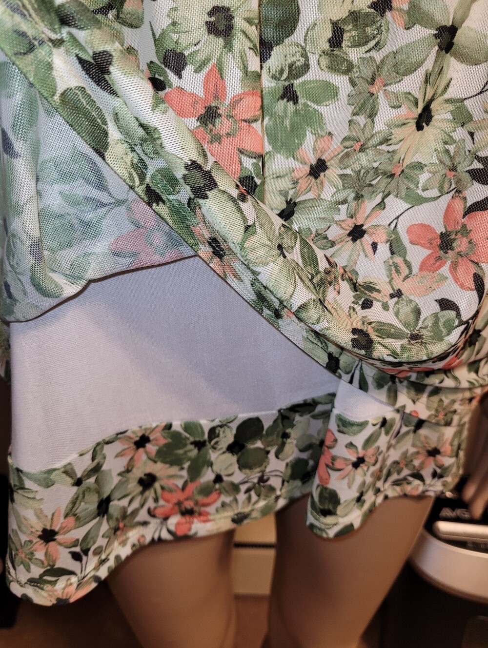 Emaline Sleeveless Green Floral Keyhole Women's Top. - Picture 4 of 6